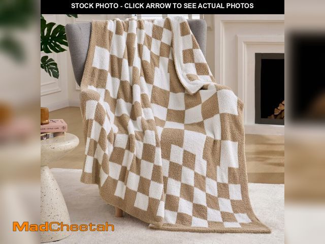 Lot 74-12702218 - Joiedomi Throw Blanket for Couch Bed, Checkered Knitted Blankets Gifts for Women Mom Girls, Cozy Cut...