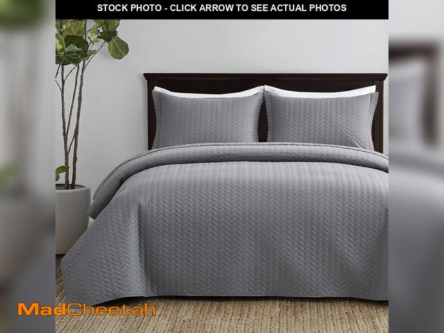 Lot 74-13627462 - Maple&amp;Stone Quilt Set Twin/Twin XL, Lightweight Grey Bedspread Ultrasonic Chevron Pattern Light ...