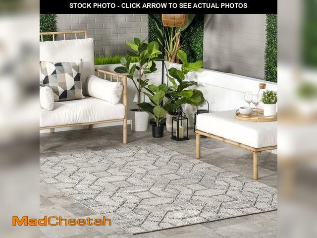 Lot 74-12898133 - nuLOOM Sandee High-Low Chain Links Indoor/Outdoor Area Rug, 5x8, Light Grey - UNUSED