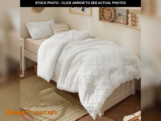 Lot 74-12433513 - Bedsure Twin XL Comforter Set - White Comforter, Boho Tufted Shabby Chic Bedding for Kids, 2 Pieces ...