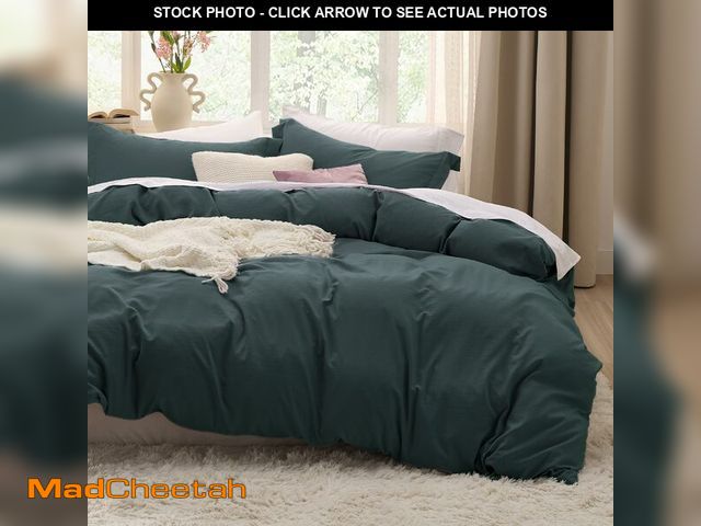 Lot 74-14206621 - Bedsure Forest Green Duvet Cover King Size - 3 Pieces Prewashed Cotton-Like Polyester Extra Soft Bed...