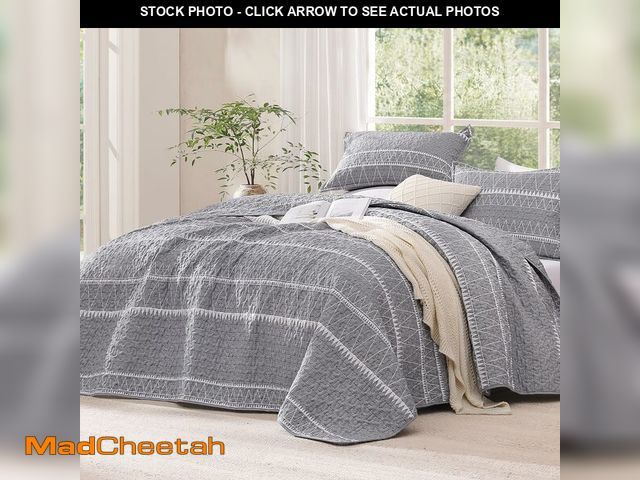 Lot 74-14206096 - Andency King Size Quilt Set Grey, 3 Pieces Boho Lightweight Soft Striped Bedspread for All Season (1...