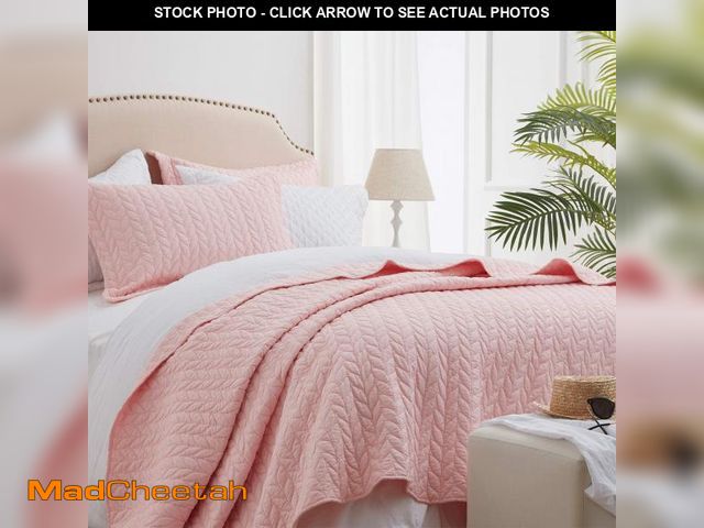 Lot 74-12313435 - SunStyle Home Pink Quilt Queen Size Quilt Bedding Set, Lightweight Bedspread Full Soft Reversible Co...