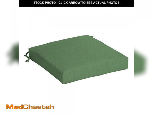 Lot 74-8983995 - ARDEN SELECTIONS 19 in x 19 in Moss Green Leala Square Outdoor Seat Cushion - UNUSED
