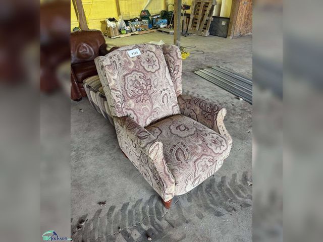 Lot 76-7263 - RECLINING CHAIR