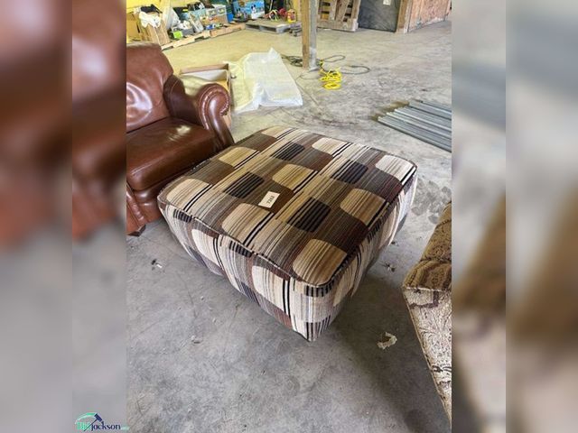 Lot 76-7262 - OTTOMAN