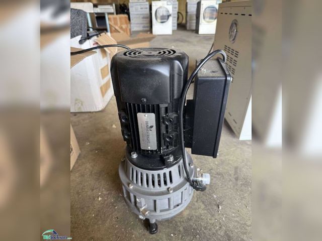 Lot 76-7304 - HARVEST RIGHT XL OIL FREE VACUUM PUMP