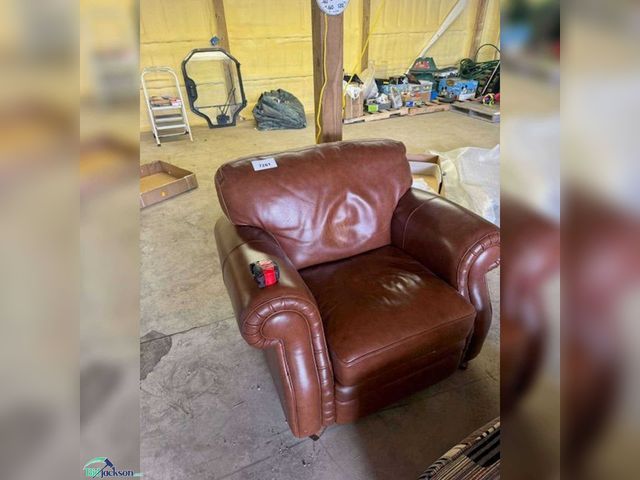 Lot 76-7261 - LEATHER CHAIR