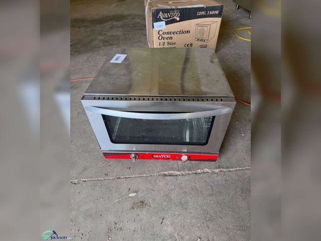 Lot 76-7300 - AVANTCO CONVECTION OVEN
