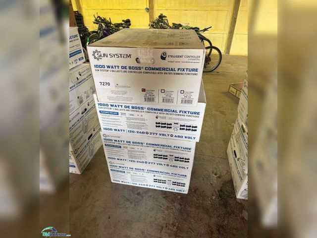 Lot 76-7270 - SUN SYSTEM 1000 WATT DE BOSS COMMERCIAL FIXTURE