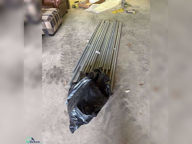 Lot 76-7620 - TENT POLES/FIXTURES