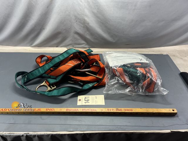 Lot 83-1471 - Two Rose Pullover Full Body Safety Harnesses