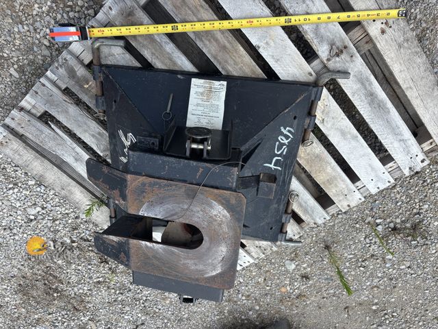 Lot 83-4054 - Super 5th Wheel Hitch