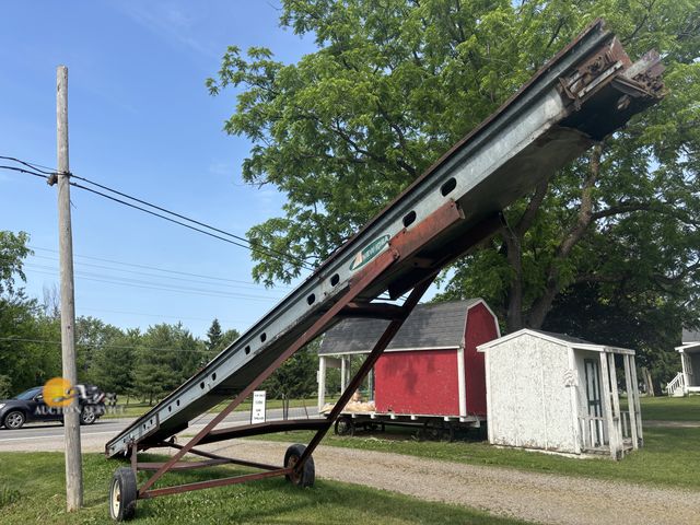 Lot 83-1025 - New Idea 176 Hay Elevator