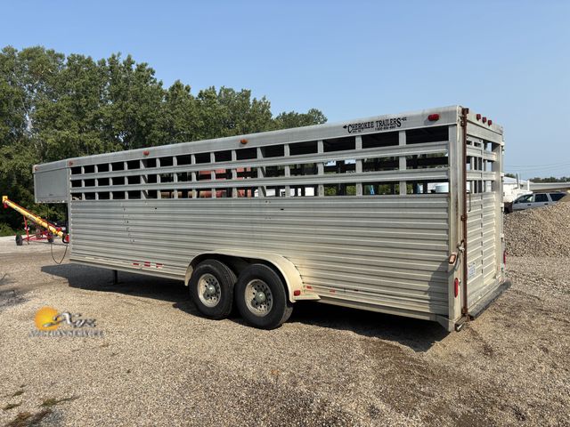 Lot 83-1020 - 1999 Cherokee 24ft Livestock Trailer