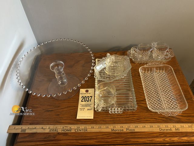 Lot 83-2037 - Vintage Cigar Snack Plate Set