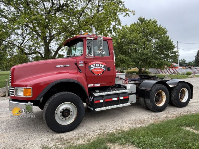 Lot 83-1012 - 1993 Ford LTL 9000 Semi Truck