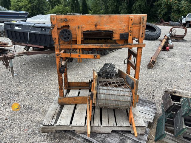 Lot 83-1063 - Fruit/Vegetable Grader