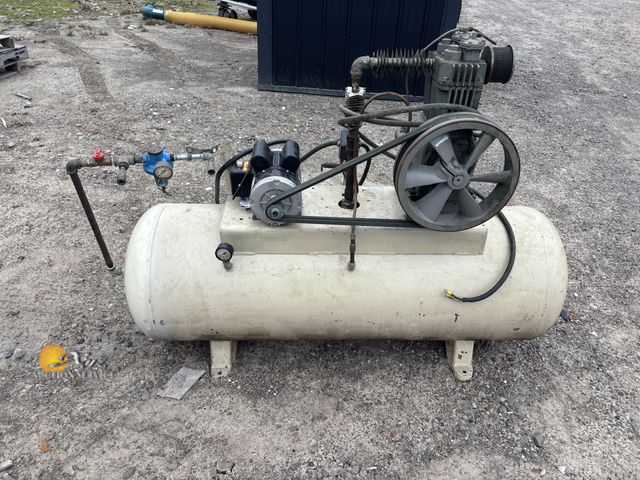 Lot 83-1005 - 3hp Air Compressor