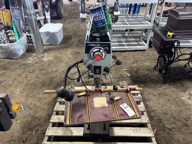 Lot 83-0204 - Delta Shop Master DP350 12" Variable Speed Drill Press