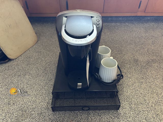 Lot 83-2133 - Keurig Single Serve Coffee Maker with Pod Drawer
