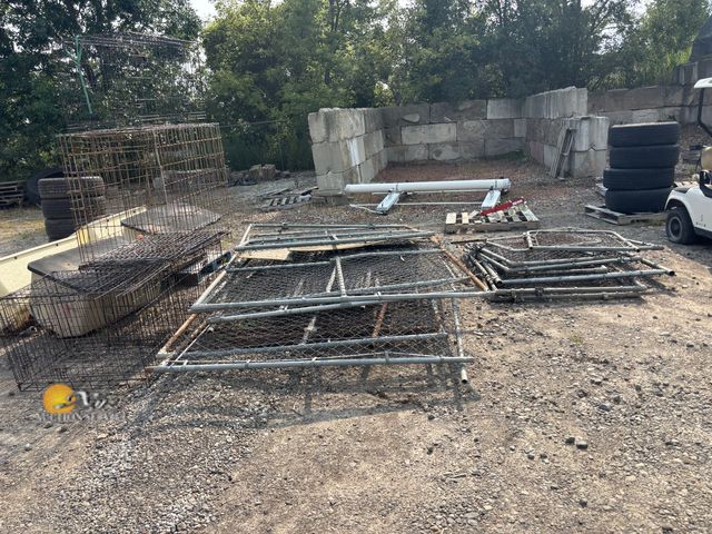Lot 83-5016 - Lot of Crates and Dog Kennels