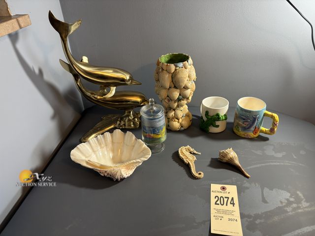 Lot 83-2074 - Lot of Beach Decor