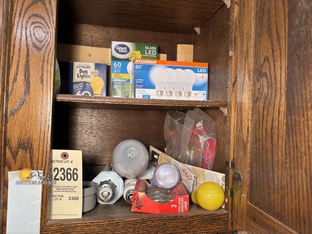 Lot 83-2366 - Lot of Lightbulbs