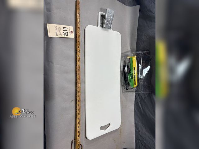 Lot 83-0152 - Rapala Fillet Board and Mister Twister Electric Fillet Knife