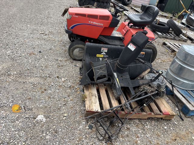 Lot 83-1055 - Simplicity 54" Landlord DLX 20 hp Riding Lawn Mower