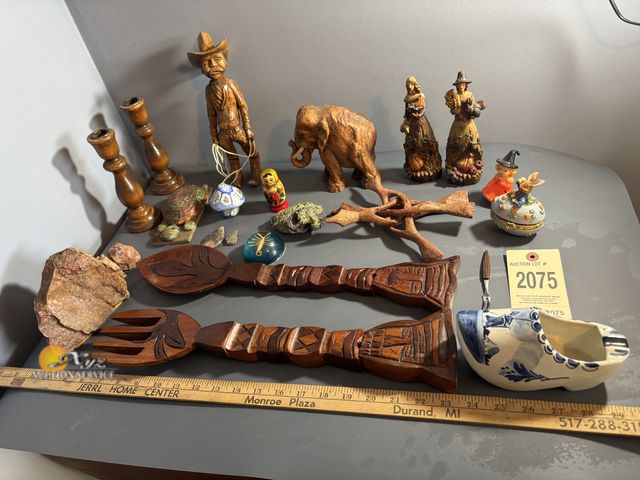 Lot 83-2075 - Lot of Vintage Decorative Items