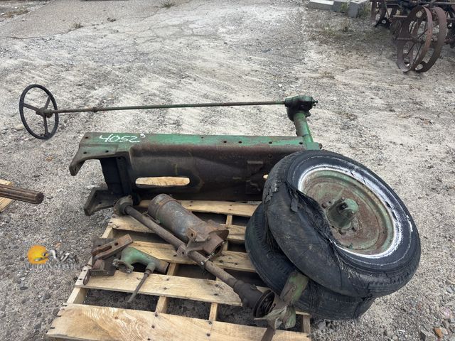 Lot 83-4052 - 1937 John Deere B Front End
