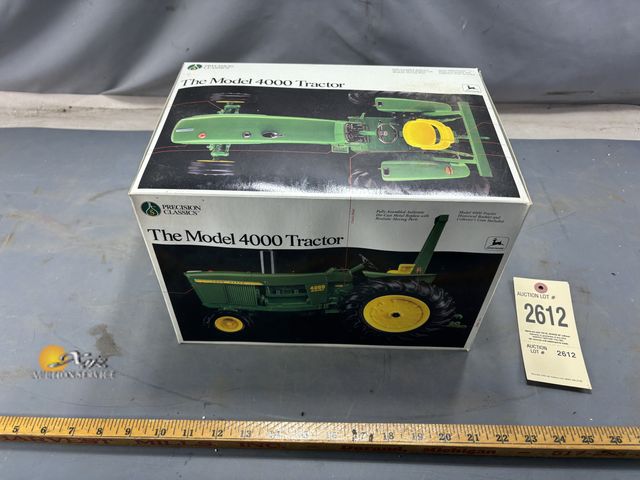 Lot 83-2612 - Precision Classics 5 John Deere Model 4000 Tractor Toy Tractor