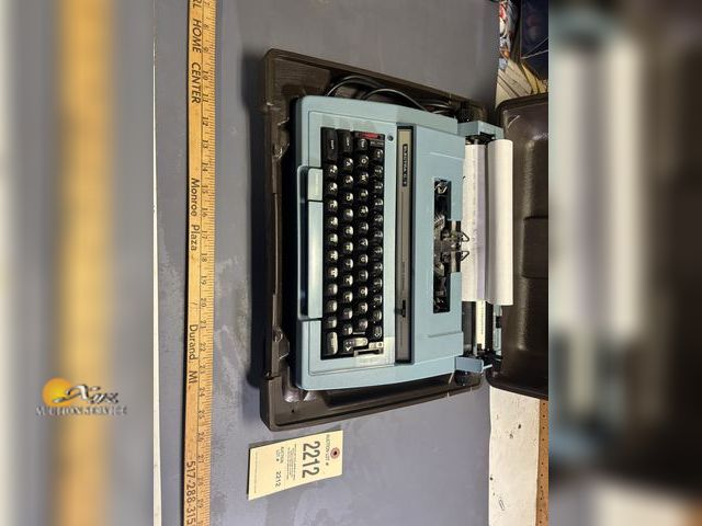 Lot 83-2212 - Vintage Typewriter Smith-Corona Electra C/T