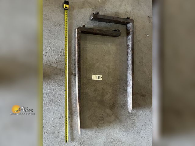 Lot 83-0566 - 46" Forks