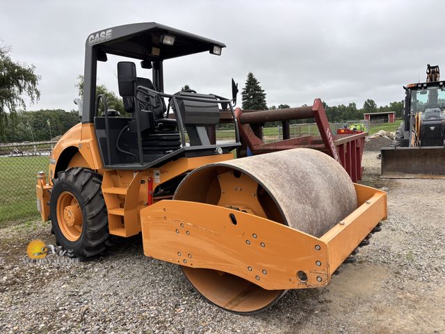 Lot 83-1003 - 2016 Case SV 208 Compaction Roller
