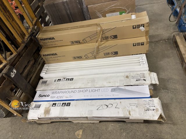 Lot 83-3002 - Lot of Lightbulbs