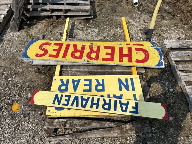 Lot 83-1027 - Lot of Signs
