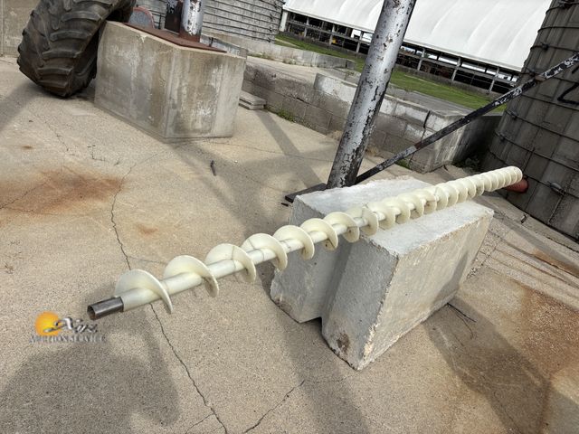 Lot 83-1024 - 11ft Auger