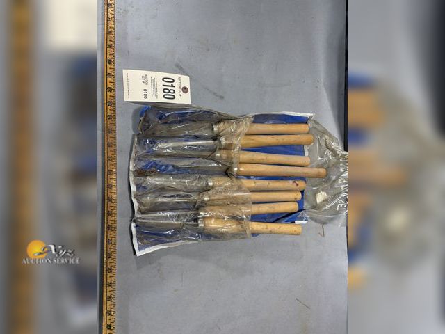 Lot 83-0180 - Lot of Wood Chiseling Tools