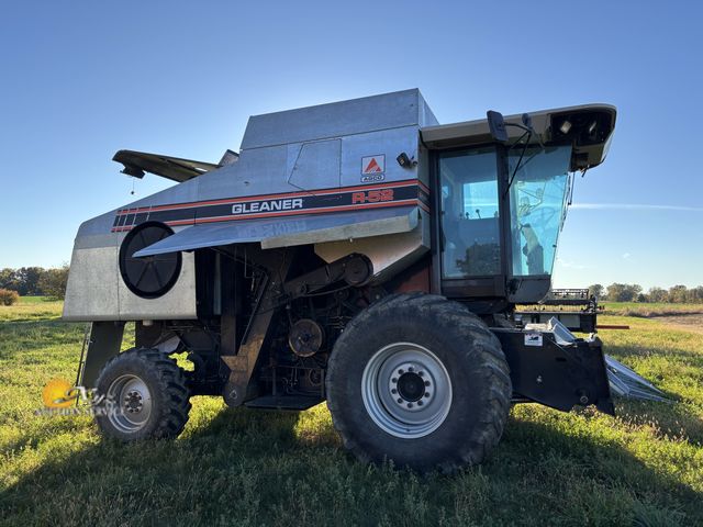 Lot 83-1016 - Gleaner R-52 Combine