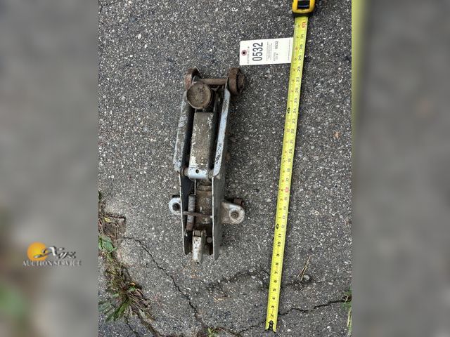 Lot 83-0532 - Floor Jack