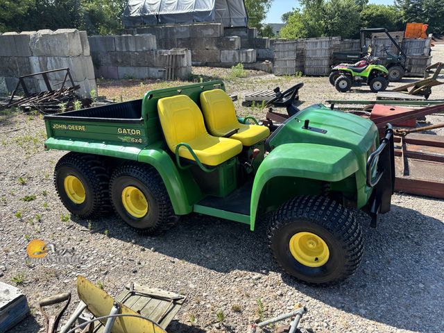 Lot 83-1043 - John Deere Gator 6x4 UTV