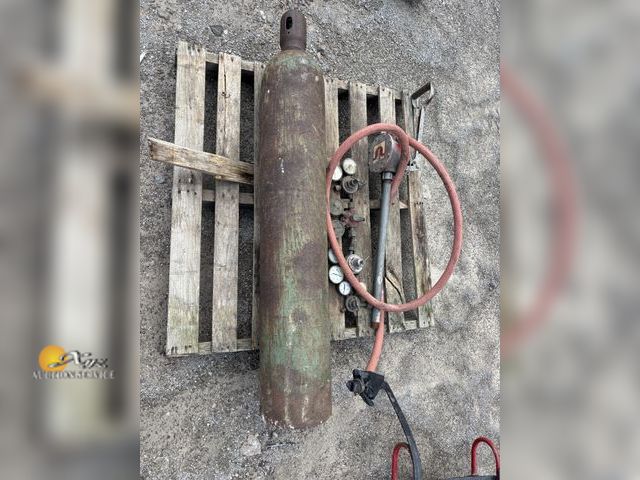 Lot 83-1072 - Lot of Torch Tools