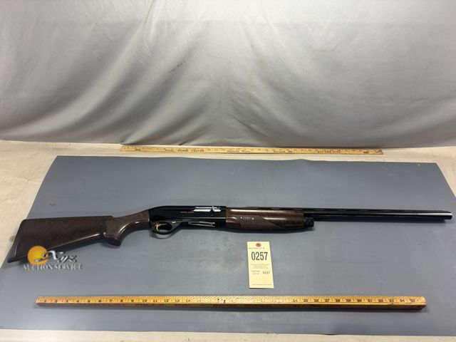 Lot 83-0257 - Benelli Ultra Light 12 GA Semi-Auto Shotgun