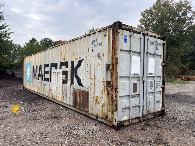 Lot 83-1021 - 40ft Shipping Container