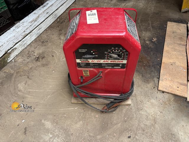 Lot 83-0566 - Lincoln Electric AC/DC ARC Welder