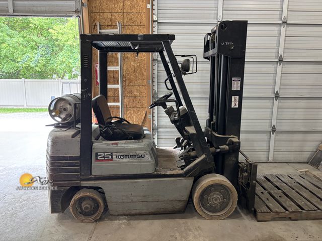 Lot 83-1005 - Komatsu 25ST11 Forklift