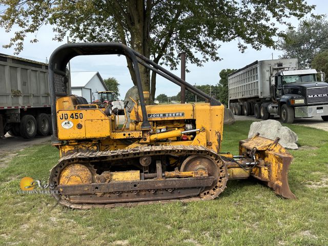 Lot 83-1011 - John Deere 450 Dozer