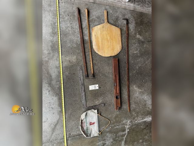 Lot 83-2232 - Miscellaneous lot of Measuring Devices and Level